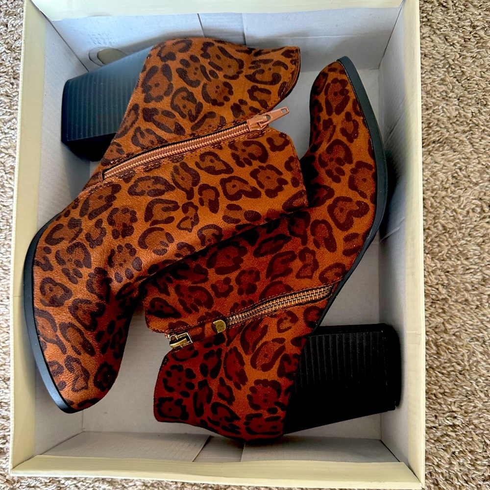 Style and Co. women’s animal print booties new in box size 10
